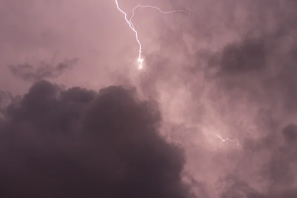 Relâmpago nas nuvens — Fotografia de Stock