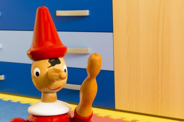 Pinokyo okul için hazırdır