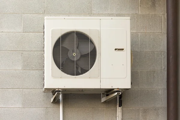 Airconditioners voor verwarming en koeling — Stockfoto