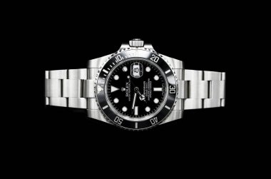 BANGKOK, THAILAND - 14 Temmuz 2019: Rolex Submariner saati dalış işlevlerinde kullanılan seramik bir bezelle donatılmıştır.