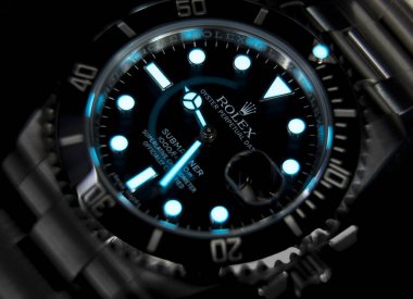 BANGKOK, THAILAND - 14 Temmuz 2019: Rolex Submariner saati dalış işlevlerinde kullanılan seramik bir bezelle donatılmıştır.