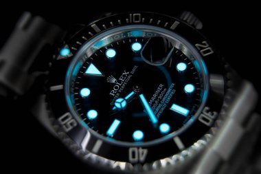BANGKOK, THAILAND - 14 Temmuz 2019: Rolex Submariner saati dalış işlevlerinde kullanılan seramik bir bezelle donatılmıştır.