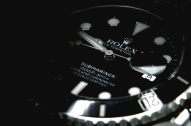 BANGKOK, THAILAND - 14 Temmuz 2019: Rolex Submariner saati dalış işlevlerinde kullanılan seramik bir bezelle donatılmıştır.