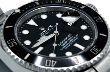 BANGKOK, THAILAND - 14 Temmuz 2019: Rolex Submariner saati dalış işlevlerinde kullanılan seramik bir bezelle donatılmıştır.
