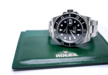 BANGKOK, THAILAND - 14 Temmuz 2019: Rolex Submariner saati dalış işlevlerinde kullanılan seramik bir bezelle donatılmıştır.