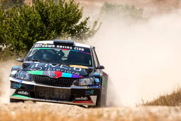 Ascanio, Tuscany, İtalya, 8 Ağustos 2021 Massimo Squarcialupi tarafından sürülen Skoda Fabia R5 İtalyan çakıllı ralli şampiyonasına katıldı.
