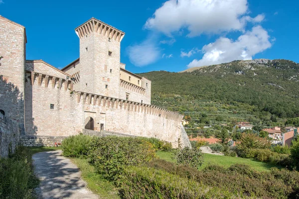 Rocca Flea, İtalya 'nın Gualdo Tadino kentinde 10 Ekim 2020 tarihinde kurulmuş bir saray ve müzedir.