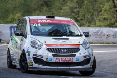 Kia Venga, 20 Ağustos 2016 'da İtalya' nın Gubbio kentinde yapılan İtalya dağ hız şampiyonası CIVM için....