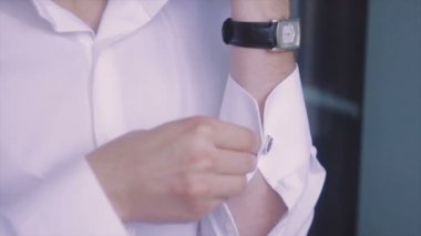 Damat düğmeleri Stud kelepçele beyaz gömlek