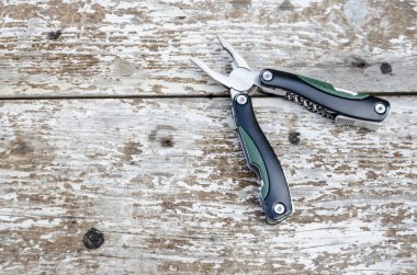 multitool eski ahşap tablo