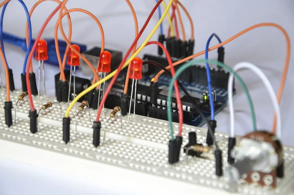 Электронная платформа Arduino для любителей — стоковое фото