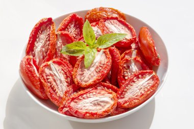 ev yapımı kurutulmuş domates ile korur