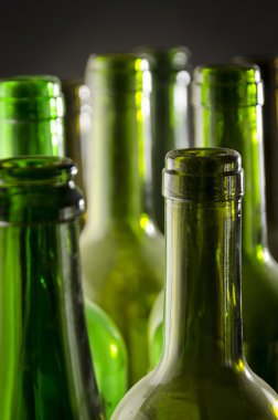 boş şarap şişeleri