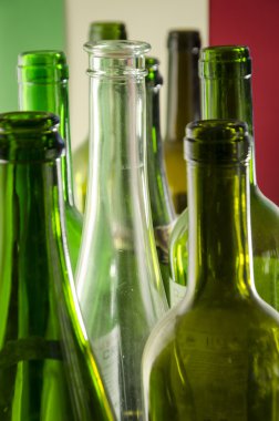 boş şarap şişeleri