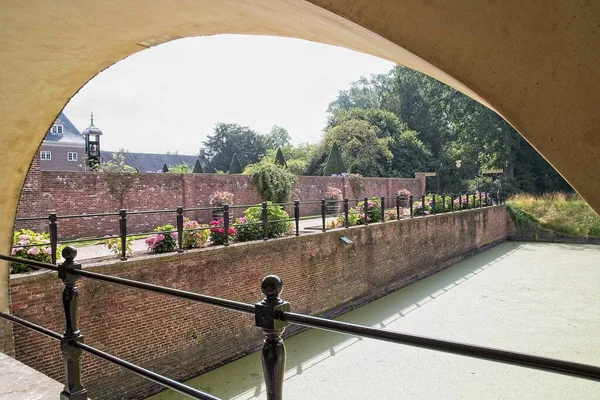 Utrecht eyaletindeki Amerongen Kalesi. — Stok fotoğraf