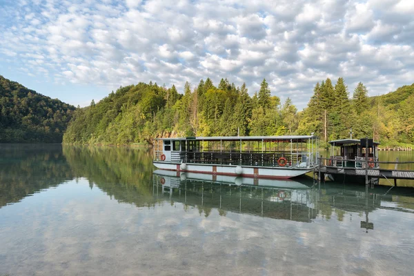 Plitvice Gölleri nehir botu