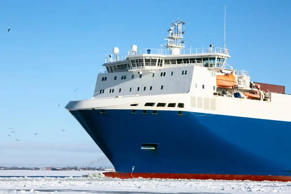 Containerschiff Fährt Winter Durch Den Finnischen Meerbusen — Stockfoto