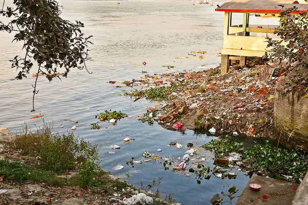 Vattenförorening Indiska Floden Utgör Ett Betydande Hot Mot Människors Hälsa Stockbild