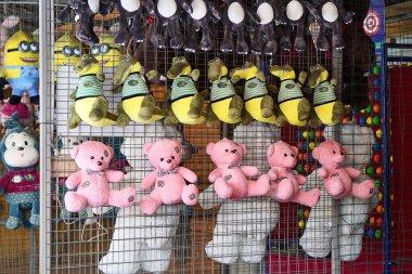           Hedefe iyi nişan alındığı için ödül veriliyor. Genellikle yumuşak oyuncaklardan biridir..                     