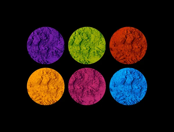 Arco iris círculos maquillaje paleta de colores con sombras rotas sobre fondo negro Fotos de stock