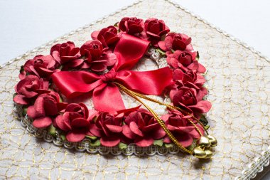 Beyaz arka plan üzerinde sevgi günlüğü