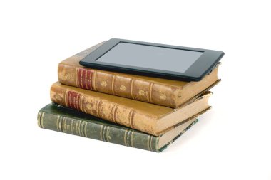 Bir yığın kitap elektronik okuyucu