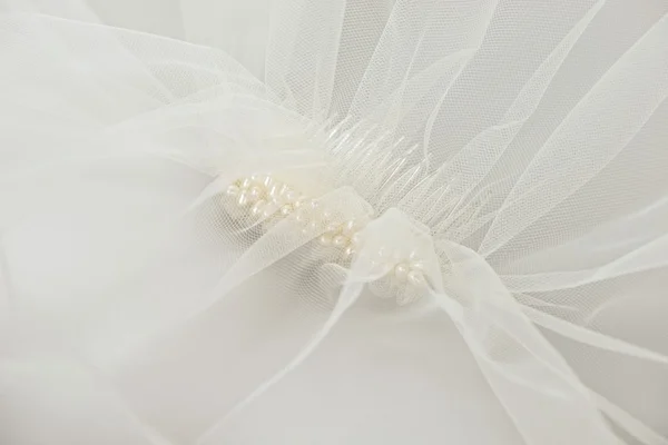 Voile de mariage avec un peigne de perles — Photo