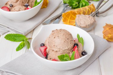 Çikolatalı dondurma semifreddo