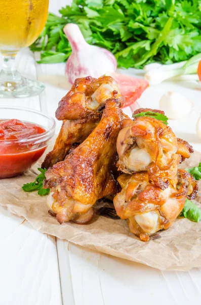 Ketçap ile baharatlı tavuk kanadı