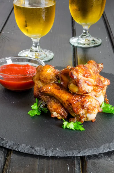 Ketçap ile baharatlı tavuk kanadı