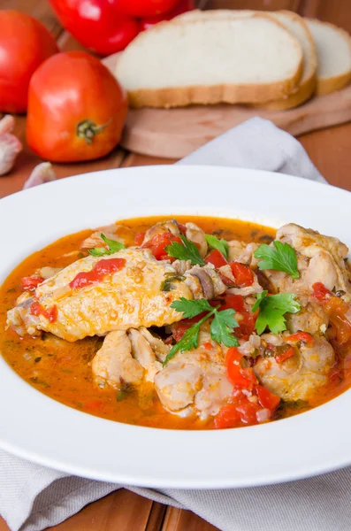 Şarap tatlı biber ve domates ile tavuk