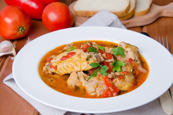 Şarap tatlı biber ve domates ile tavuk