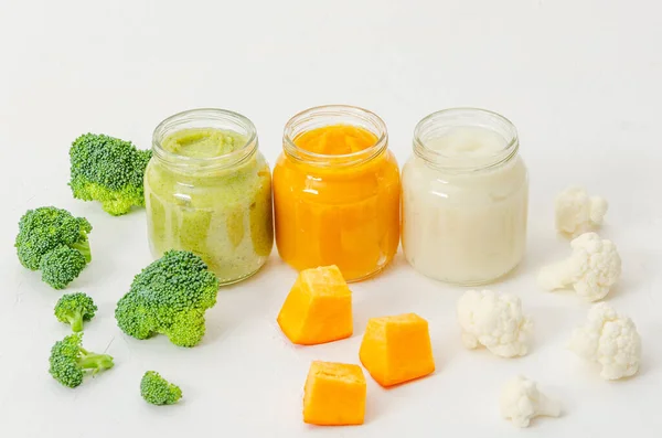 Baby food. Variation of the three homemade vegetable puree in jar. Pumpkin puree, cauliflower puree and broccoli puree on a white background with fresh vegetables — Stock Image Baby Food Variation Three Homemade Vegetable Puree Jar Pumpkin Puree Royalty Free Stock Photos