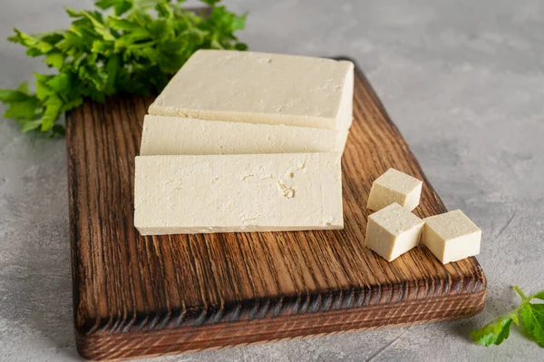 Tofu Queijo Fresco Soja Com Salsa Uma Tábua Fundo Concreto — Fotografia de Stock
