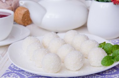 Hindistan cevizi şeker badem ve krem peynir ile