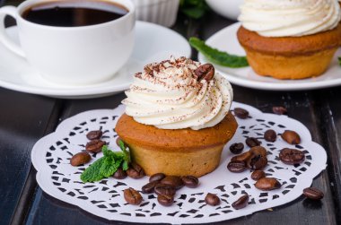 tereyağı krema ile kahve cupcakes