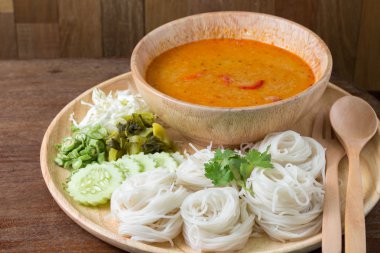 Tay dili genellikle köriler ile yenen şehriye, pirinç.