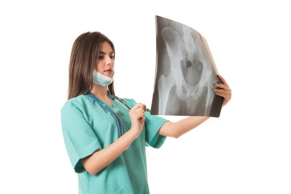 Giovane Medico Donna Con Stetoscopio Guardando Raggi — Foto Stock
