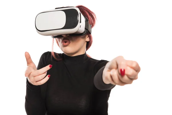 Jovem Mulher Com Fone Ouvido Realidade Virtual Isolado Fundo Branco — Fotografia de Stock