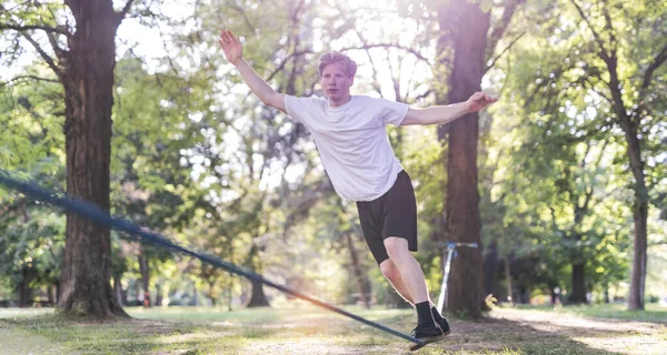 Joven Haciendo Push Día Soleado — Foto de Stock