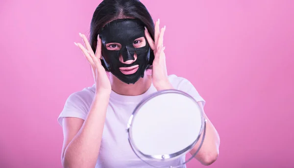 Ung Kvinna Med Mask Och Ansikte Med Ansiktsuttryck Huvudet — Stockfoto