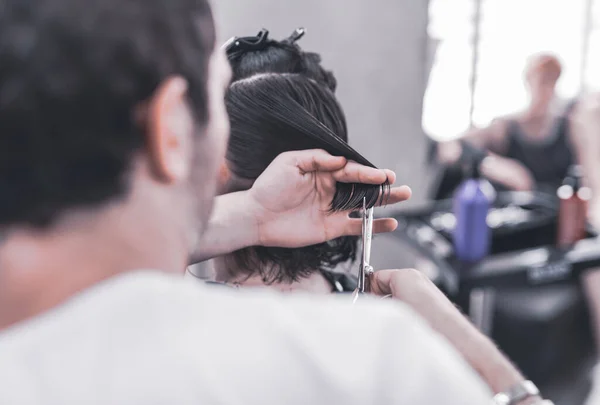Kuaför Kuaför Berber Makaslı Kadın Saç Stili Saç Kesimi Kuaför — Stok fotoğraf