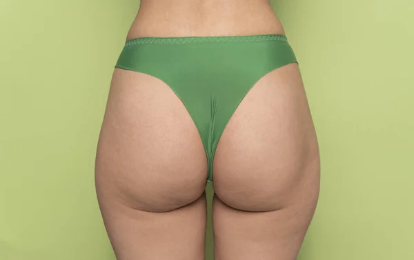 Bela Jovem Mulher Lingerie Verde Fundo Branco — Fotografia de Stock