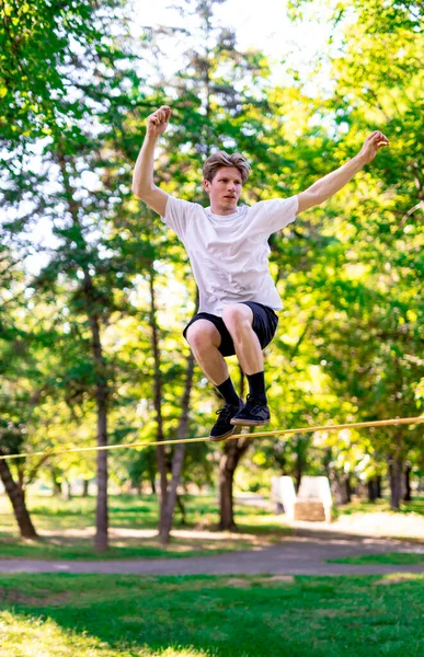 Young Man Jumping Park — Stock Photo, Image