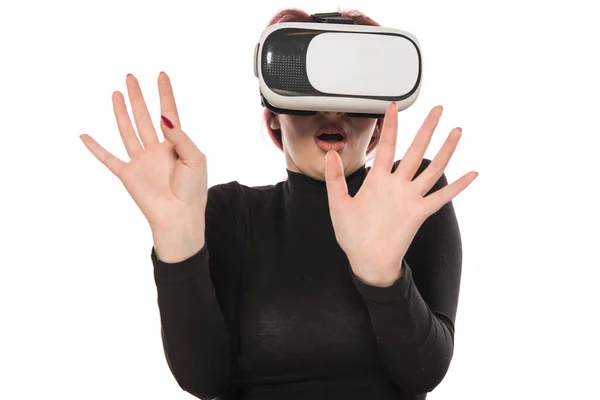 Frau Mit Virtual Reality Headset Isoliert Auf Weißem Hintergrund — Stockfoto