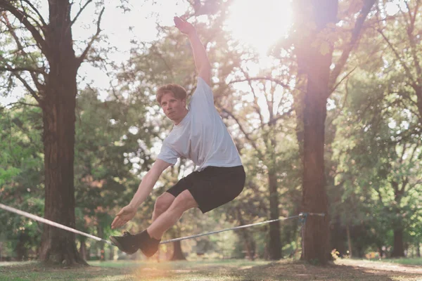 Joven Haciendo Push Día Soleado — Foto de Stock