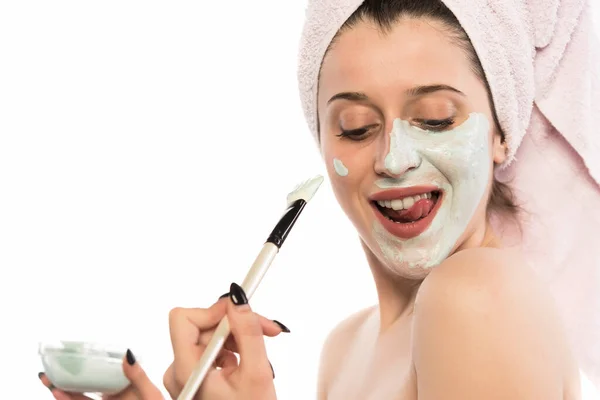 Wanita Muda Dengan Masker Wajah Menerapkan Krim Kosmetik Kepala — Stok Foto