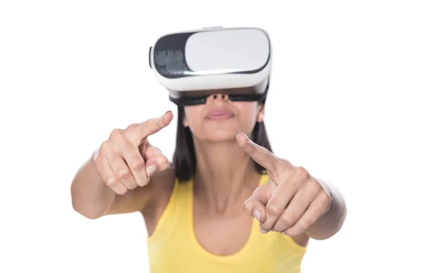 Frau Mit Headset Und Virtual Reality Brille Auf Weißem Hintergrund — Stockfoto