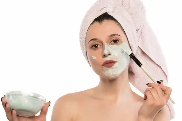 Mujer Joven Con Máscara Cara Aplicando Crema Facial — Foto de Stock