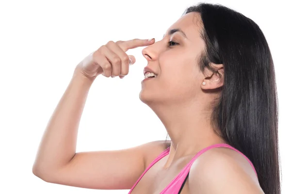 Mujer Joven Con Una Toalla Rosa Sobre Fondo Blanco —  Fotos de Stock